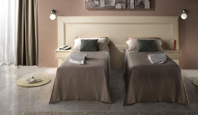 Diseño moderno de muebles de lujo, set de 4 piezas para equipamiento de hotel, 2 camas + mesita de noche.