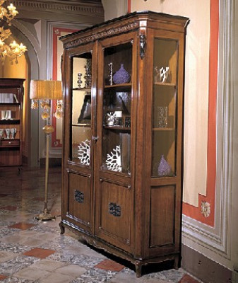 Muebles clásicos Muebles italianos de madera marrón Elegante vitrina Aparador elegante