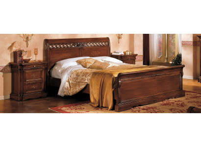 Cama doble de madera maciza para el diseño de muebles de dormitorio Muebles Vaccari Cav Giovanni.