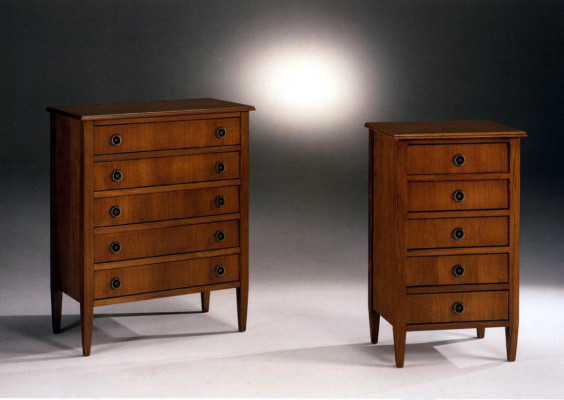 Conjunto de muebles italiano macizo - armario alto, cómoda, sideboard para una decoración elegante