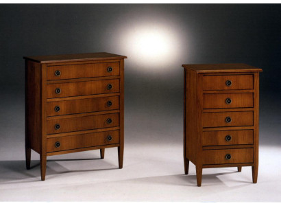 Conjunto de muebles italiano macizo - armario alto, cómoda, sideboard para una decoración elegante