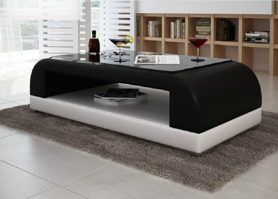 Mesa de centro de vidrio diseño de mesa de café en la sala de estar, sofá de cuero auxiliar.