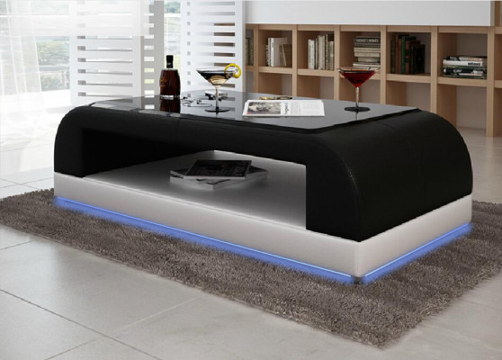 Mesa de centro de vidrio diseño de mesa de café en la sala de estar, sofá de cuero auxiliar.