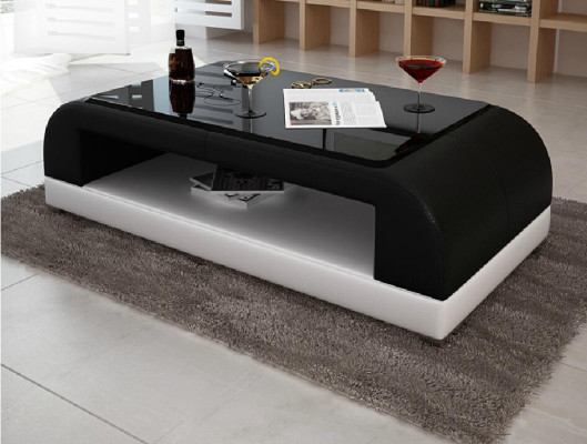 Mesa de centro de vidrio diseño de mesa de café en la sala de estar, sofá de cuero auxiliar.
