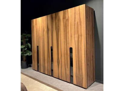 Armario de seis puertas de madera para dormitorio xxl.