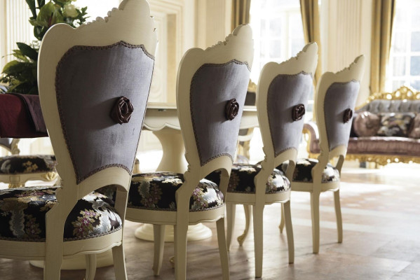 Conjunto de muebles de madera: 2 sillas con reposabrazos, 4 sillas y mesa. Nuevo juego de comedor de 7 piezas.