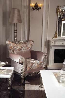 Sillón acolchado lila con estampado de flores Sofá Couch Sala de estar Barroco