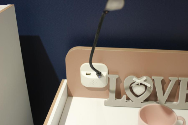 Escritorio moderno de madera para jóvenes y niños en el diseño de muebles nuevos.