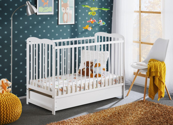 Diseño de muebles de lujo en madera para una cuna moderna en el dormitorio de los niños.