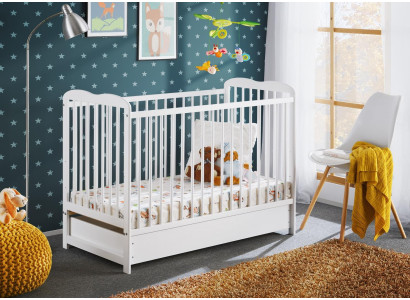 Camas para niños de diseño moderno, camas blancas, habitación infantil recién amueblada.
