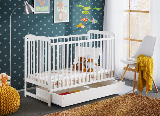 Diseño de muebles de lujo en madera para una cuna moderna en el dormitorio de los niños.