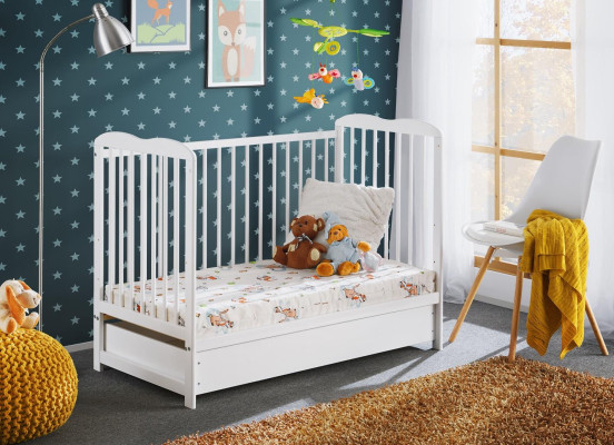 Diseño de muebles de lujo en madera para una cuna moderna en el dormitorio de los niños.