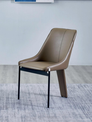 Silla de cuero sintético marrón, moderno, de una plaza, silla acolchada con estructura de madera.