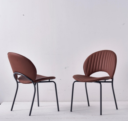Silla de comedor marrón de lujo, silla reclinable, silla de cocina de cuero y madera.
