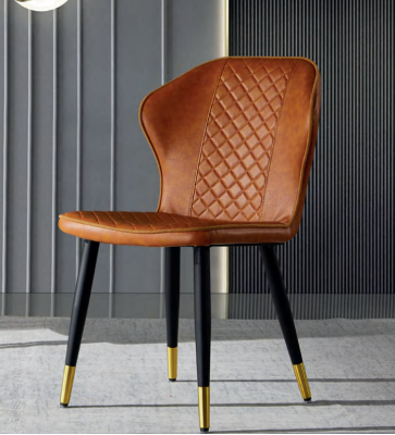 Silla de comedor marrón moderna de diseñador de una plaza con respaldo.