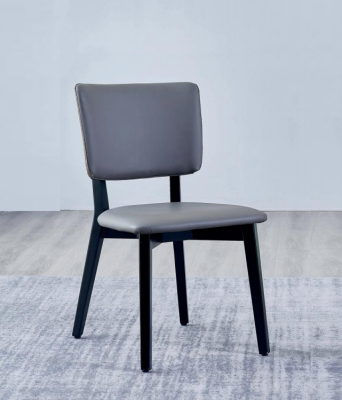 Silla de comedor gris de diseñador de una plaza tapizada de cuero.