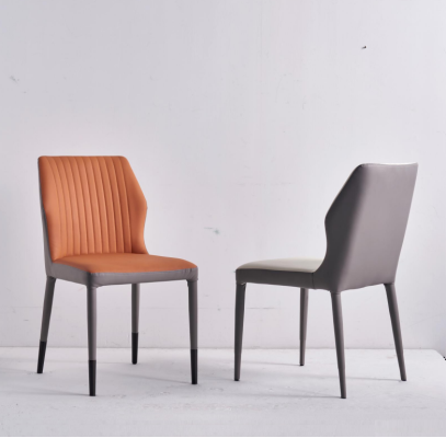 Sillas de comedor de lujo de un solo asiento de madera con estampado de tela marrón.