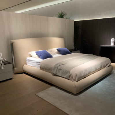 Cama doble moderna beige, cama de diseñador, muebles de dormitorio, estructura de madera.