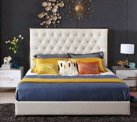Cama grande Chesterfield blanca, muebles de dormitorio, camas de diseñador nuevos.