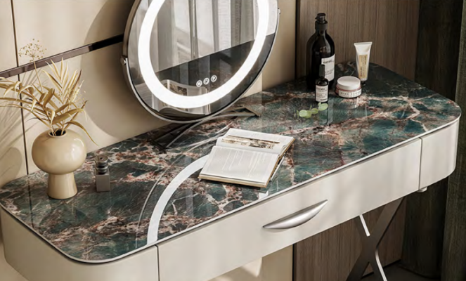 Mesa de maquillaje blanca con espejo, tocador de diseñador con cajones.