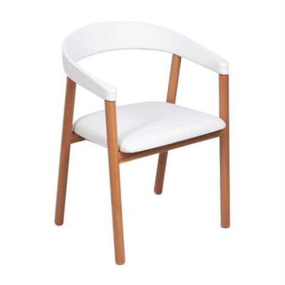 Silla de comedor de madera con reposabrazos color marrón claro y beige.