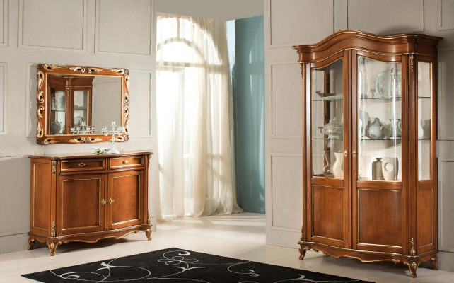 Espejo de diseño clásico para la pared en muebles italianos. Espejo de madera.