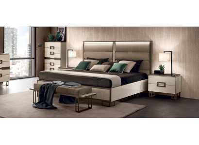 Cama de 2 plazas con 3 mesitas de noche. Juego de dormitorio de diseño moderno de lujo. Muebles de cama nuevos.