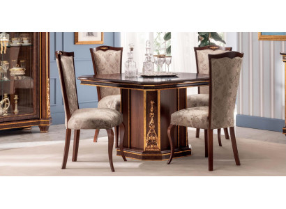Clásica silla de diseñador en madera real Sillas estilo barroco rococó antiguo estilo Italia.