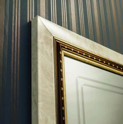 Espejo clásico de lujo, consola de estilo dormitorio moderno, espejo de vidrio en la pared.