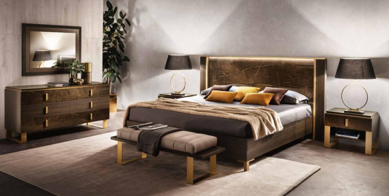 Cama de dormitorio de lujo estilo doble cama moderna acolchada italiana.