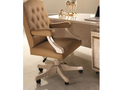 Silla de oficina para jefe con diseño barroco rococó de cuero.