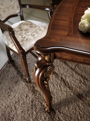 Clásicos 4 sillas Sillas de diseñador Conjunto de madera italiano para comedor.