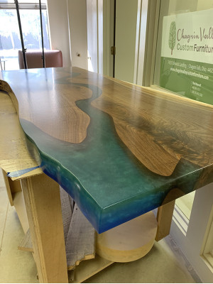 Mesa de comedor River Table de madera real decorativa Mesa de río maciza con resina epoxi.