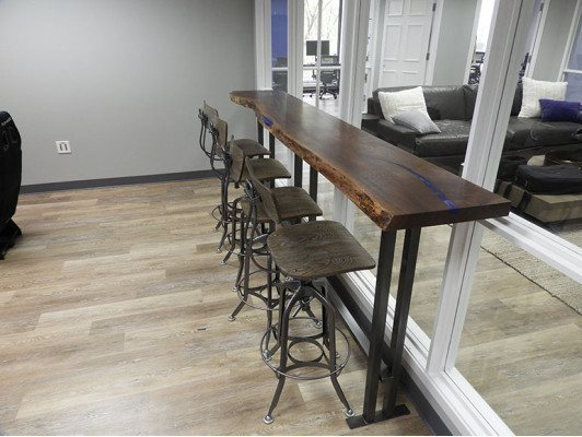 Epoxi Barra de bar de madera real muebles masivos mesa de resina epoxi en cascada 240x70.