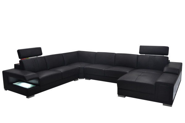 Ambiente de vida con un sofá de diseño en forma de U.