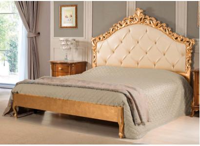 Nueva cama doble Chesterfield de lujo con cabecero tallado