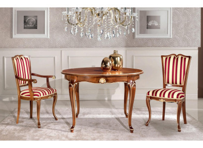 Grupo de 2 sillas de comedor de lujo de madera.