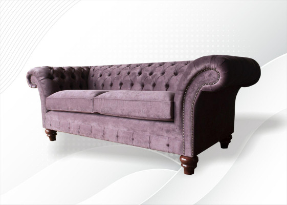 Sofá Chesterfield tapizado clásico de cuero y textil de 3 plazas.