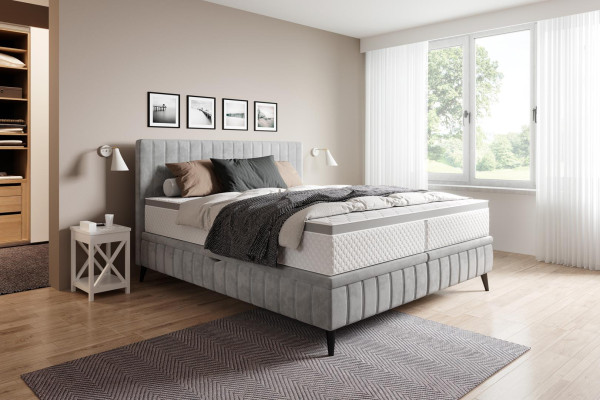 Habitación doble de madera con cama de 180x200cm. Cama clásica acolchada de lujo tipo boxspring.