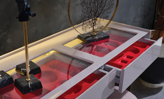 Mesas de maquillaje, conjunto de consola de cómoda con espejo en madera rosa para dormitorio.