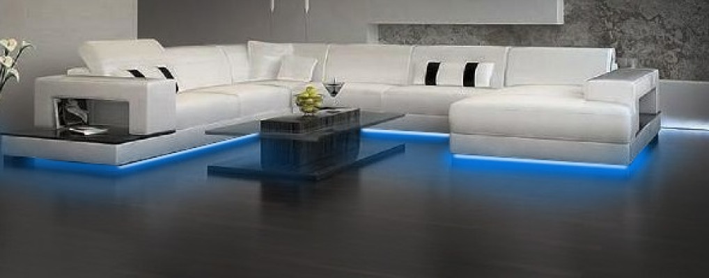 Sofá de esquina de diseñador con puerto USB de sofá grande con tapicería moderna y de cuero.