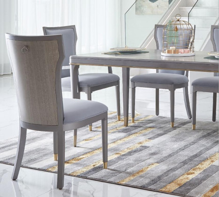 Sillas de madera para comedor con grupo de sillas acolchadas.