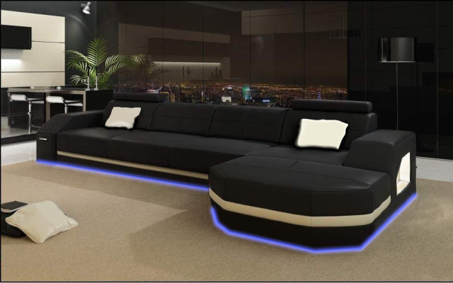 Elegante sofá de esquina negro en forma de L. Muebles elegantes para tu hogar.
