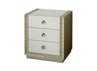 Mesillas auxiliares de consola para consolas de diseño en madera de alto brillo.