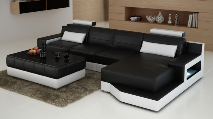 Elegante sofá de esquina negro diseñado en forma de L para espacios de estar elegantes.