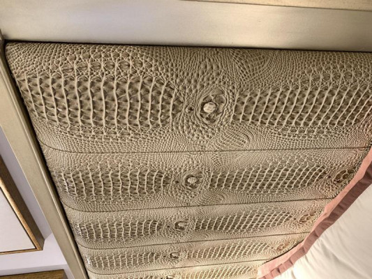 Cama acolchada de diseño de lujo cama doble dormitorio madera estilo Crocco diseño nuevo.