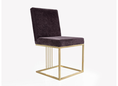 Silla acolchada de color burdeos sin apoyabrazos en un lujoso diseño premium de acero inoxidable.