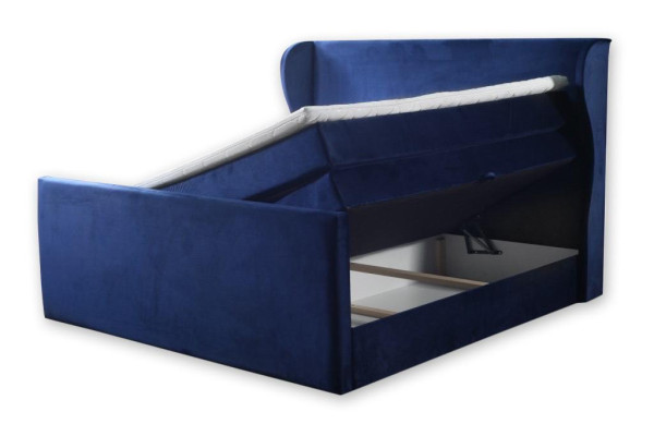 Cama doble de diseñador en estilo moderno con elementos minimalistas.