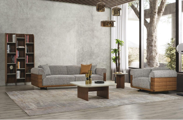 Sofá tapizado gris completo de tres plazas moderno con dos sillones.