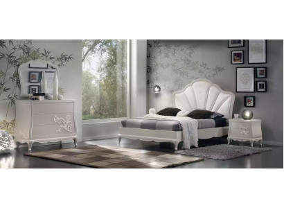 Juego de dormitorio de lujo de 5 piezas. Cama, 2 mesitas de noche, cómoda. Muebles de diseñador.
